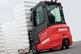 ME range MANITOU electric forklift trucks – simple to use. 