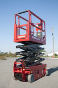 Compact scissor lifts