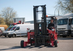 Depending on model, TMM series truck-mounted MANITOU forklifts capacity – 2-2,7 t.