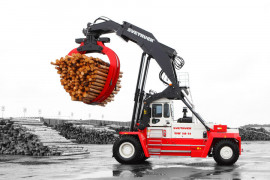 SVETRUCK TMF 28/21 log stacker, which is easy to operate.