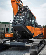 DEVELON Demolition Excavators – tilting cab