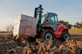 Engine power, solid design and all-terrain maneuverability of the MANITOU M series forklifts.