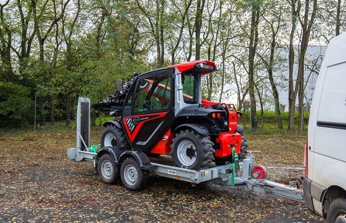 MANITOU ULM galima transportuoti iki 3,5 t priekaba.